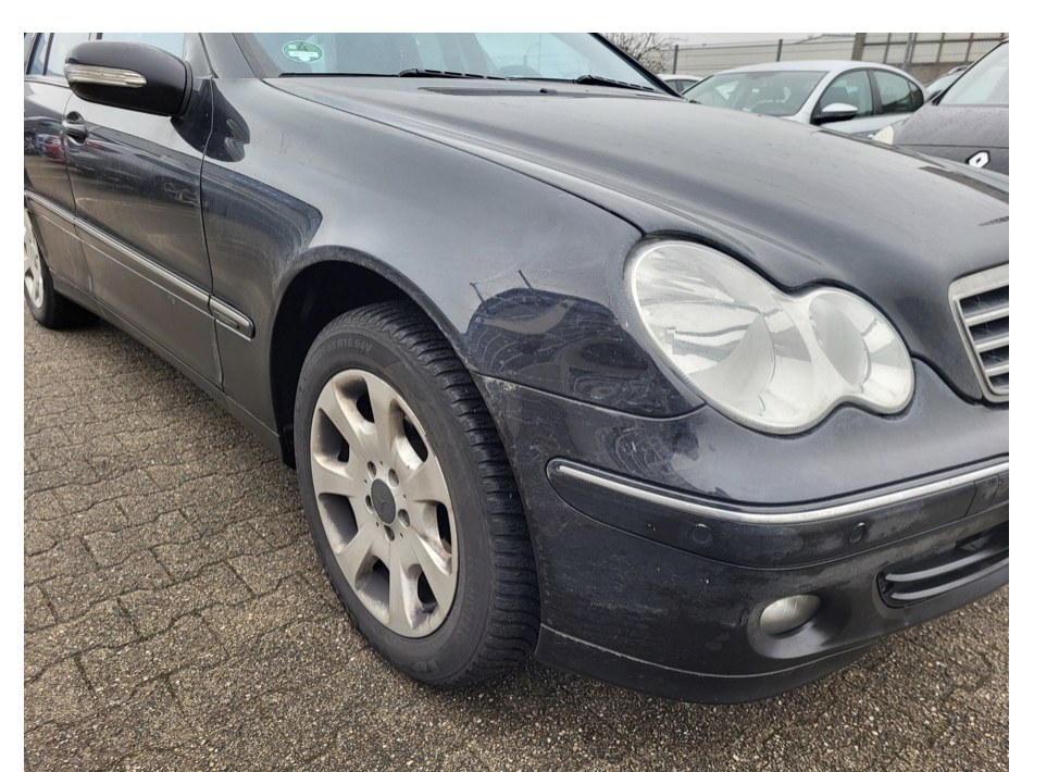 Mercedes-Benz Haftpflichtgutachten Parkschaden Schaden Fahrzeugfront rechts - KS-XPERT Gutachten