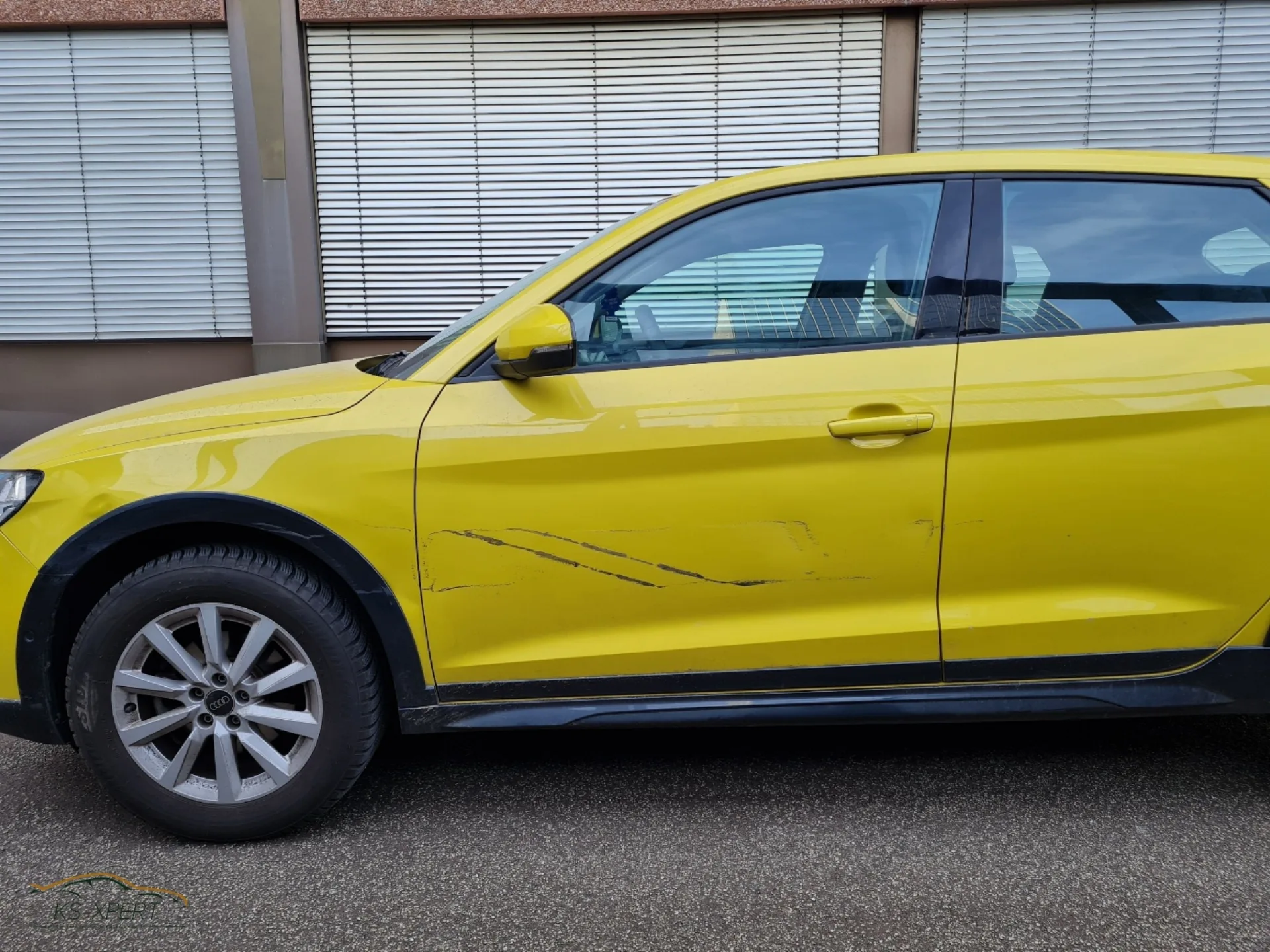 Unfallschaden Audi A1 Seitenschaden links durch LKW - KS-XPERT Gutachten